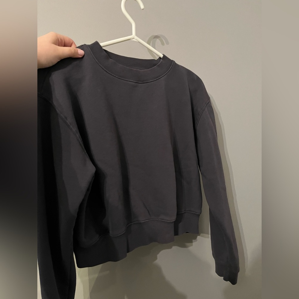 Aritzia TNA Cozy Fleece Cropped Sweater